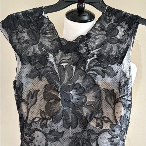 Kevan Hall Elegant V-Neckline Black Floral Lace Maxi Prom Dress Size 4 - Picture 8 of 10